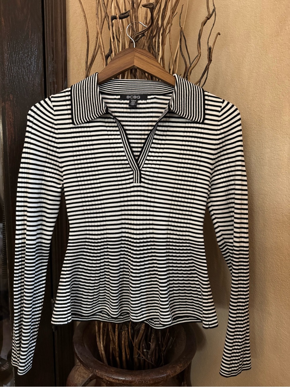 BCBG Black and White Striped Long-Sleeve Polo Top

Excellent condition 

🚭